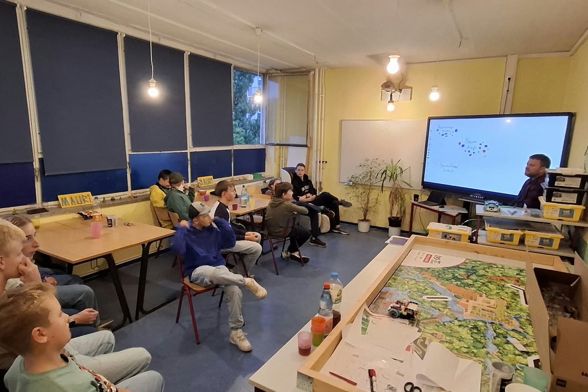 Titelbild für Beitrag: Ideendurchbruch beim ersten verlängerten Nachmittag der FS-Lego-Wettbewerbsgruppe (Schülerartikel)