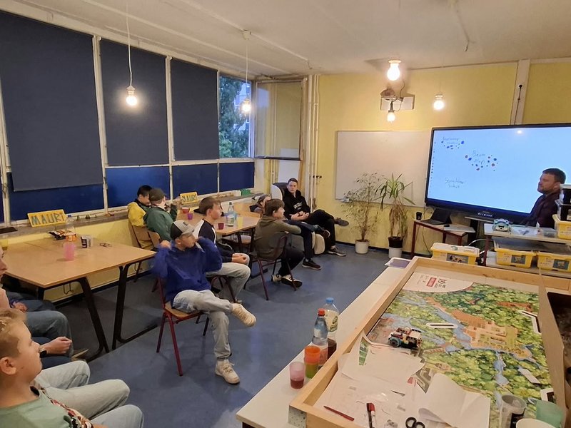 Titelbild für Beitrag: Ideendurchbruch beim ersten verlängerten Nachmittag der FS-Lego-Wettbewerbsgruppe (Schülerartikel)