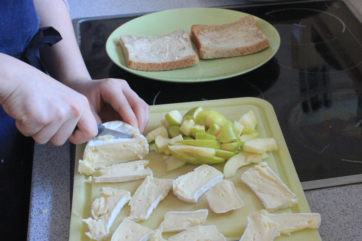 Titelbild für Beitrag: Impressionen aus den AGs: AG-internationales Kochen