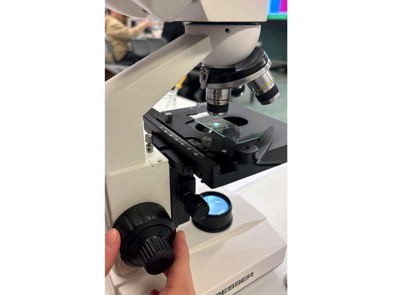 Titelbild für Beitrag: Projekt „Durchblick“ - Neuer Klassensatz Mikroskope für den Biologieunterricht