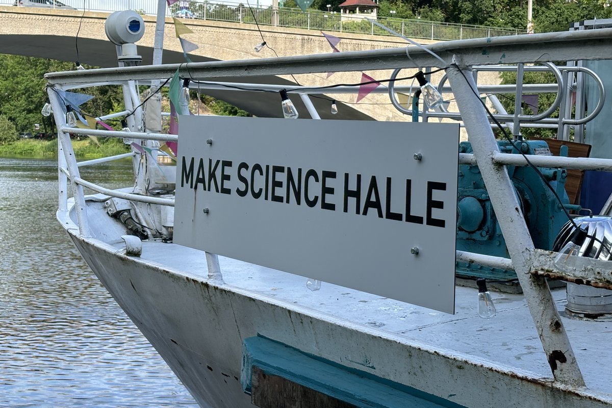 Titelbild für Beitrag: Das Forschungsschiff auf der Saale (Schülerartikel)
