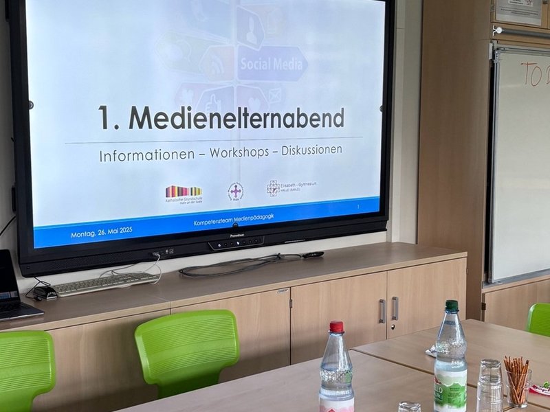 Titelbild für Beitrag: Premiere für den Medienelternabend am Schulzentrum
